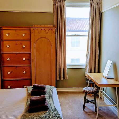 Fifth Quarter Apartment With Free Parking 요크 외부 사진