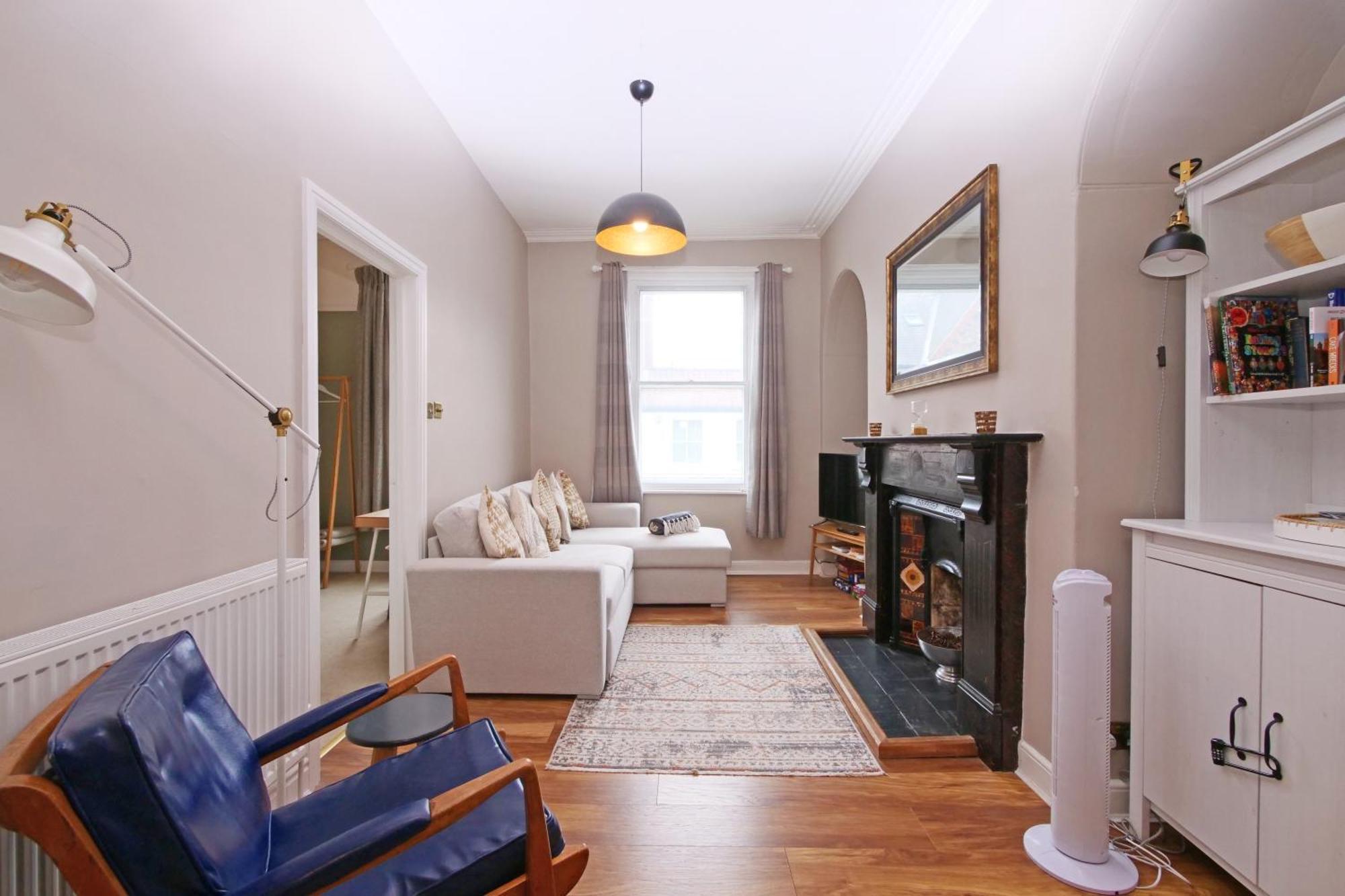 Fifth Quarter Apartment With Free Parking 요크 외부 사진