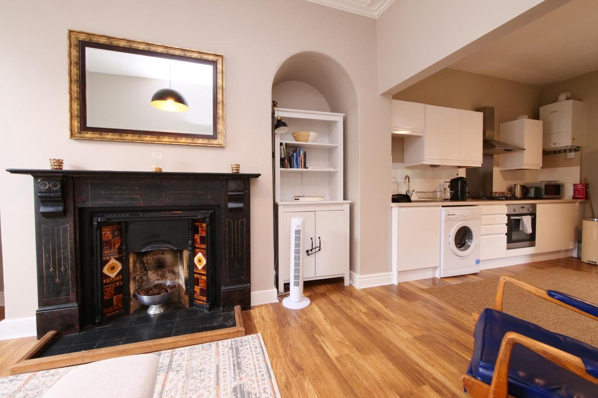 Fifth Quarter Apartment With Free Parking 요크 외부 사진