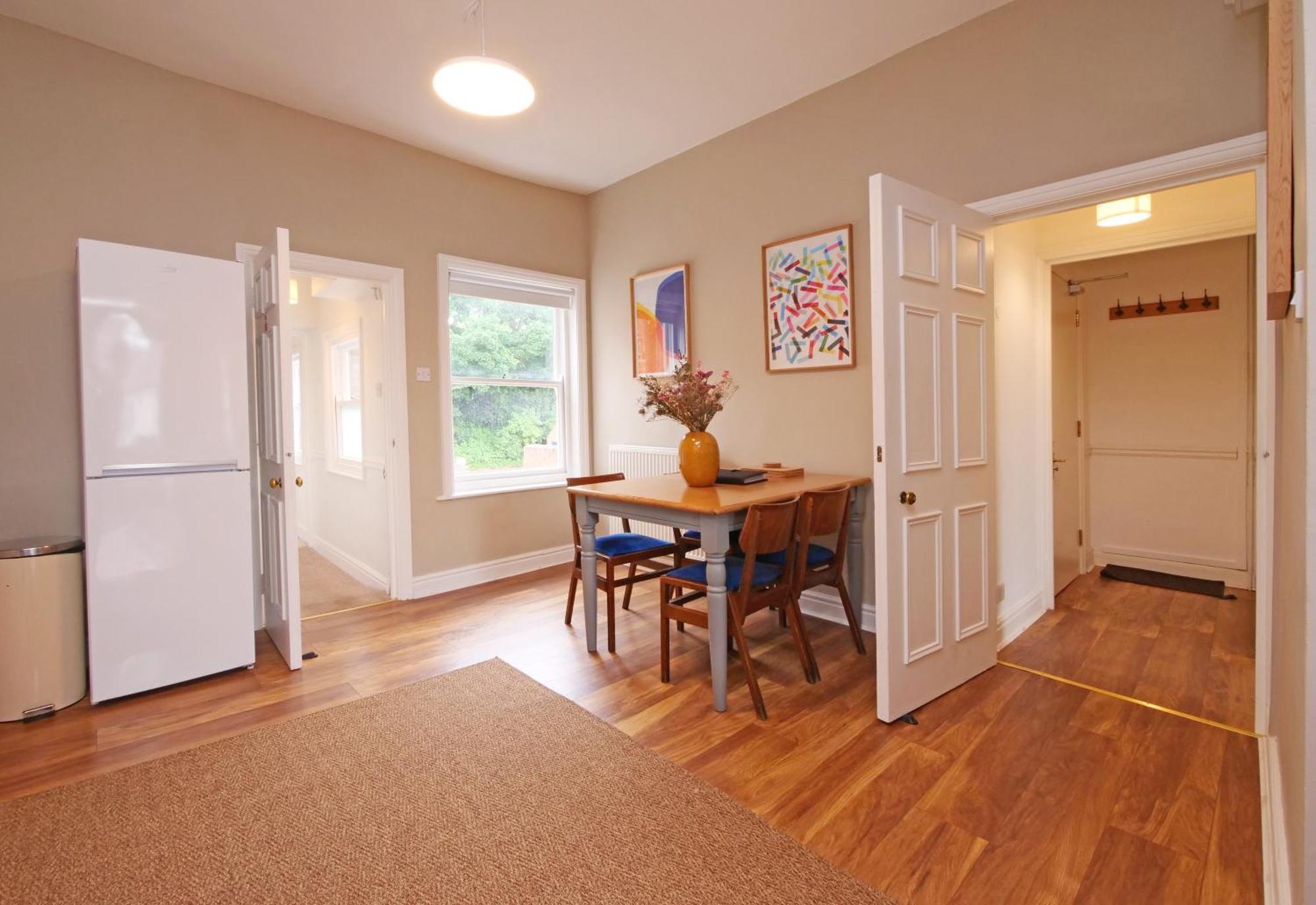 Fifth Quarter Apartment With Free Parking 요크 외부 사진