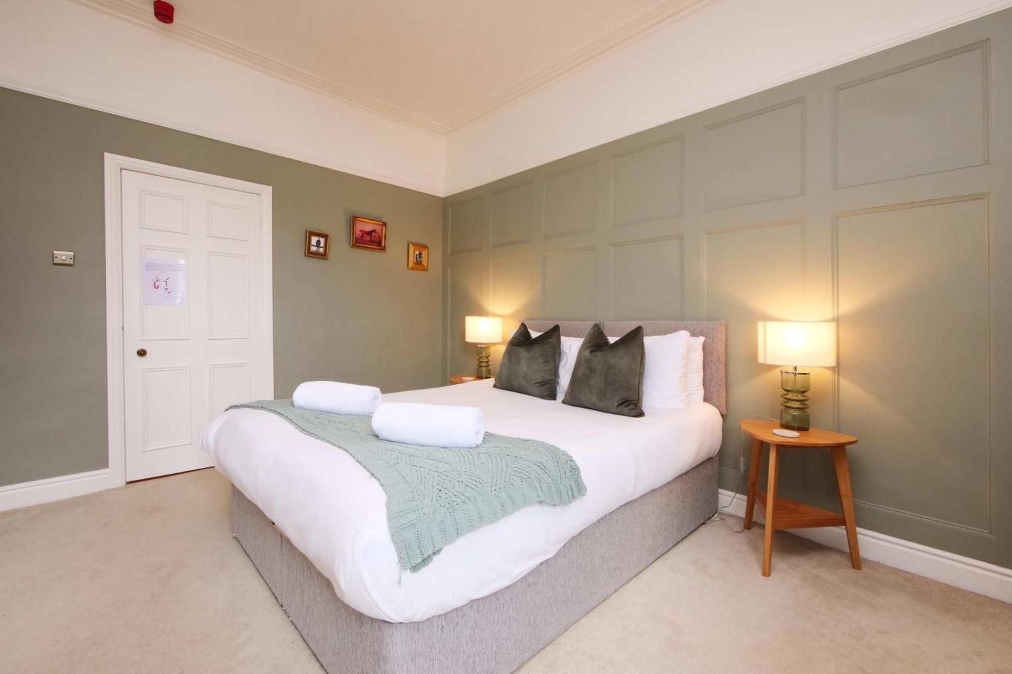 Fifth Quarter Apartment With Free Parking 요크 외부 사진