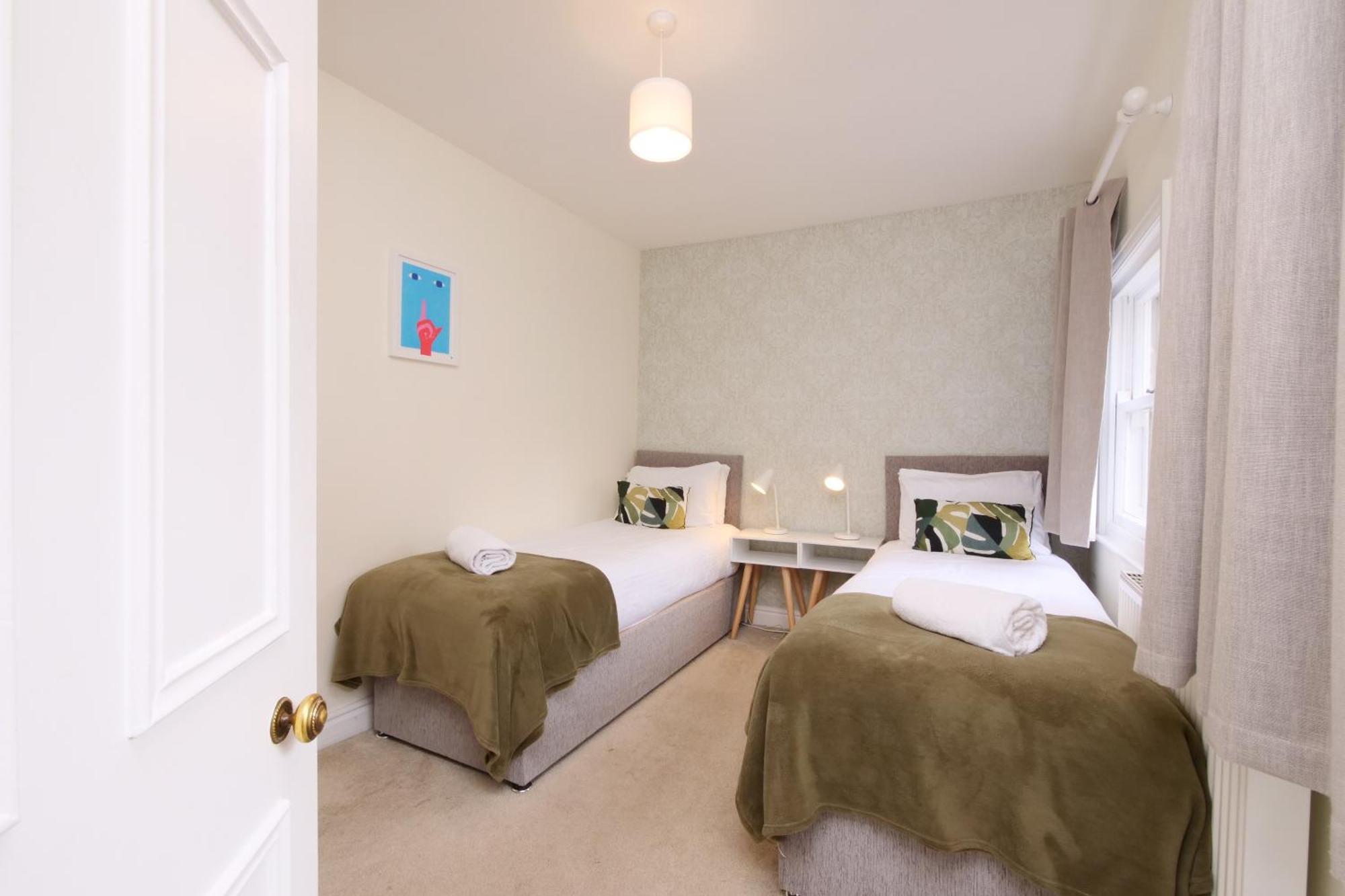 Fifth Quarter Apartment With Free Parking 요크 외부 사진