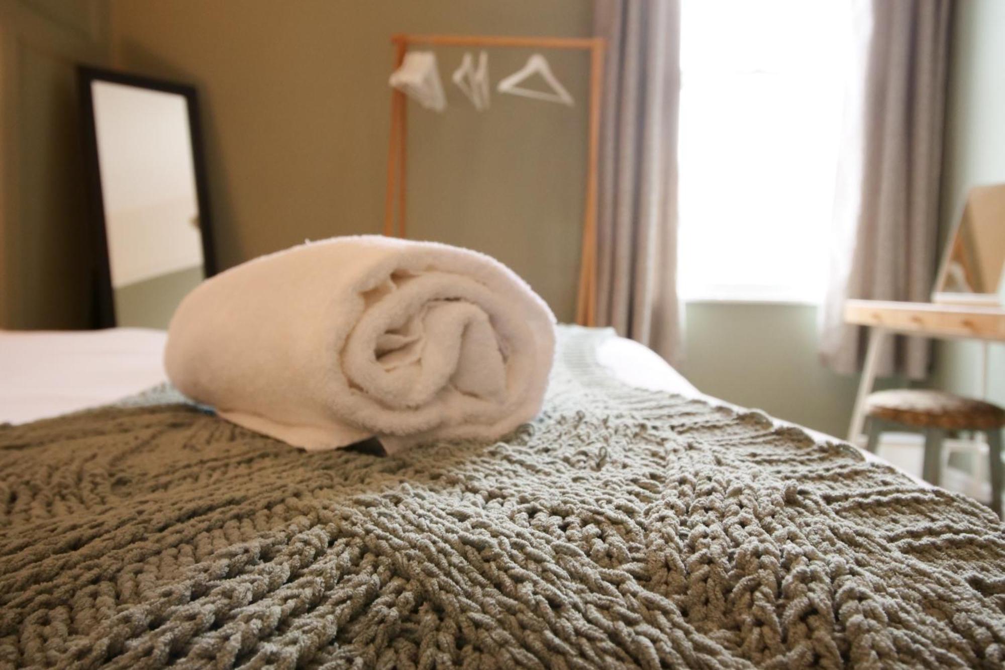 Fifth Quarter Apartment With Free Parking 요크 외부 사진