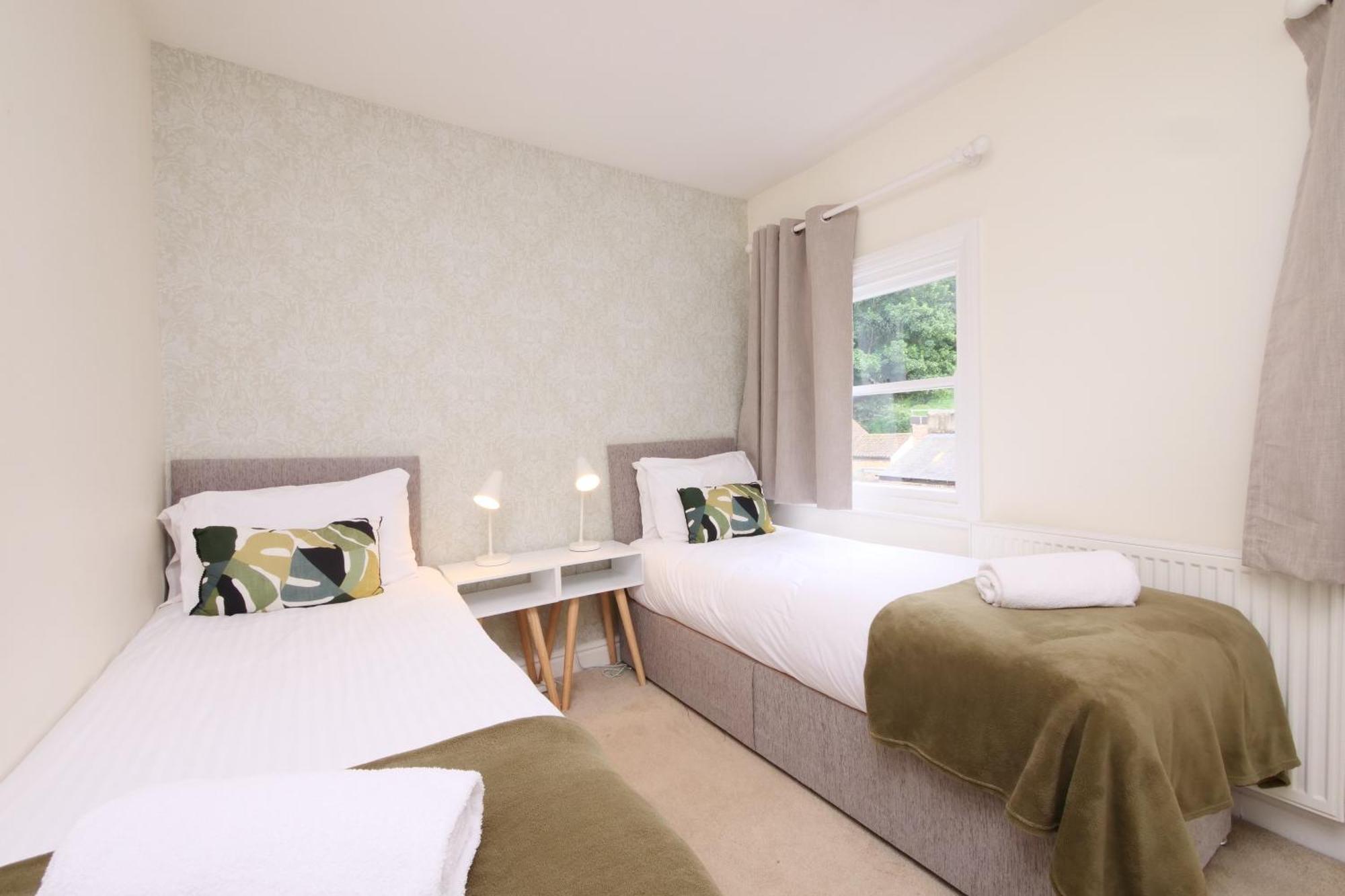 Fifth Quarter Apartment With Free Parking 요크 외부 사진